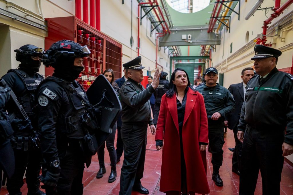 Ministra Steinert visita el Complejo Penitenciario de Punta Arenas en antesala del traspaso de Gendarmería