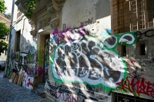 Gobierno de Santiago inicia recuperación del barrio Concha y Toro con limpieza de 64 fachadas patrimoniales