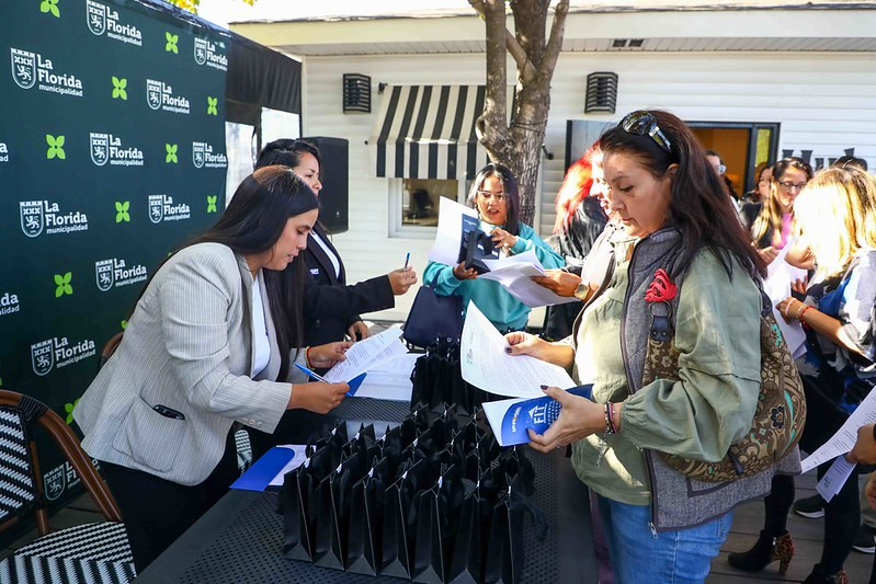 La Florida firma alianza para implementar dispositivos de alerta y fortalecer protección de mujeres ante violencia intrafamiliar