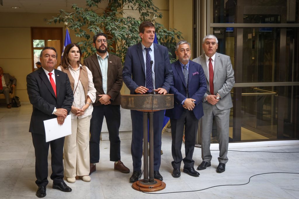 Violencia escolar: Bancada RN impulsa sanciones y pérdida de beneficios estudiantiles