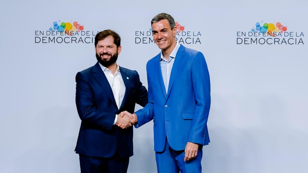 Expresidente Boric participó en foro internacional junto a líderes mundiales en Barcelona