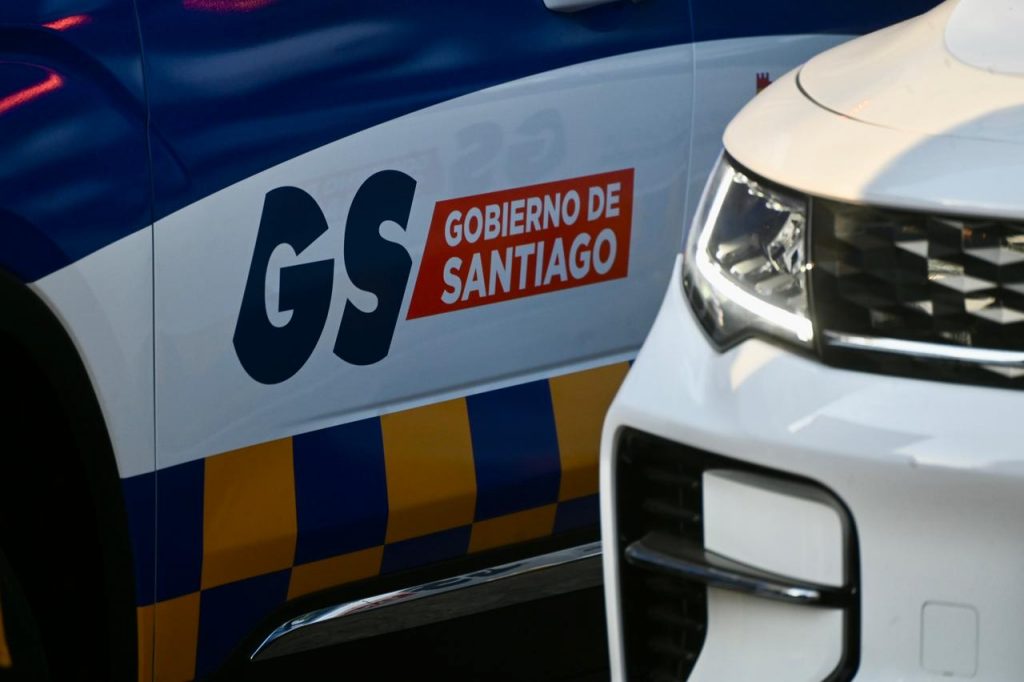 Gobierno de Santiago entrega seis vehículos eléctricos para Independencia