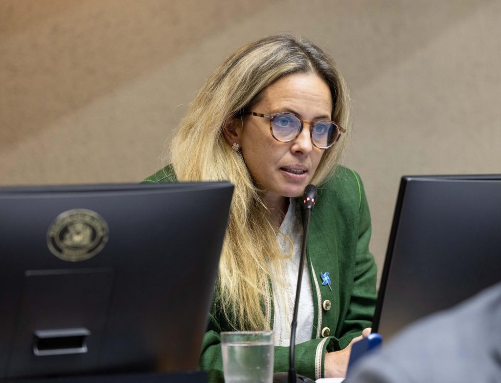 Senadora Kaiser llama a indultar a carabineros detenidos por el estallido social: 