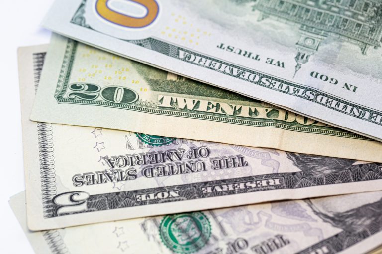 Dólar supera los $912 en Chile tras fuerte caída del cobre