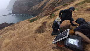 Universidad de Chile instala primera red de sismómetros en Juan Fernández