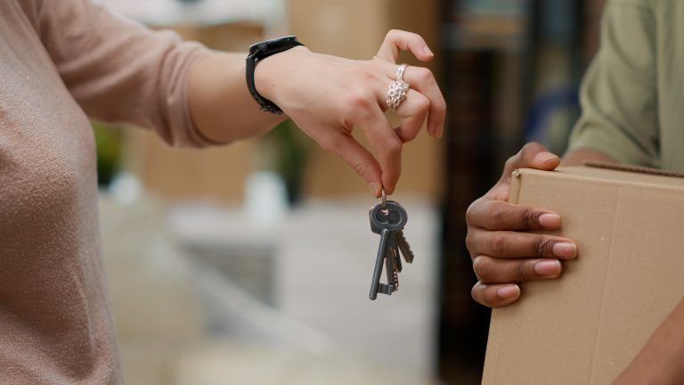 Sondeo UNAB: 70% cree que hoy es más difícil acceder a una vivienda que en la época de sus padres