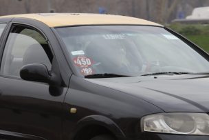 Implementan desvíos de buses en Alameda por caravana de taxis: revisa el detalle acá