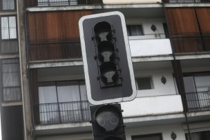 Reportan más de 10 semáforos apagados en Providencia: Revisa las zonas afectadas