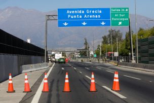 Colisión de camiones y vehículo menor complica tránsito en Vespucio Sur