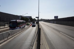 Choque entre camión y moto complica el tránsito en sector de Maipú esta mañana