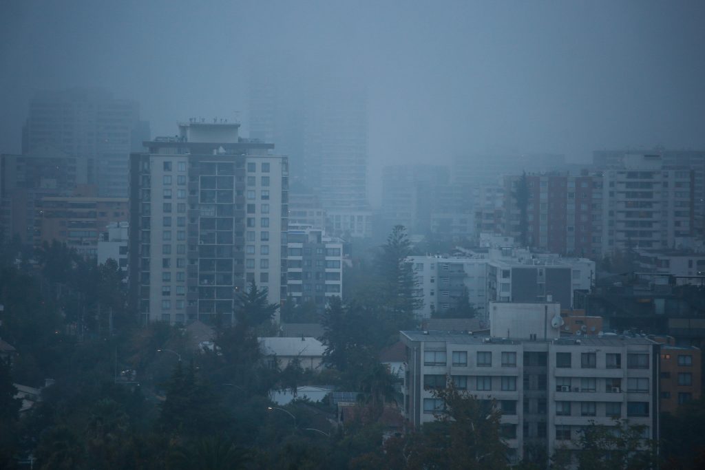 Alerta por intensa neblina en la RM: llaman a extremar precauciones en carreteras