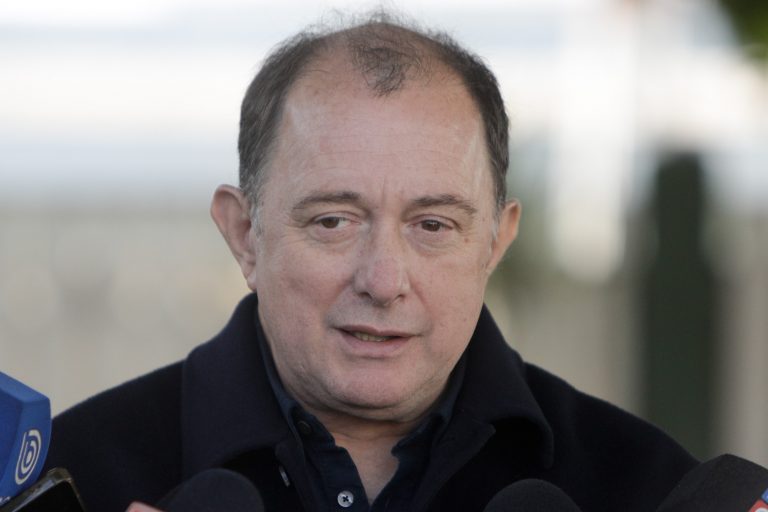 Ministro Iván Poduje responde a querella en su contra: 