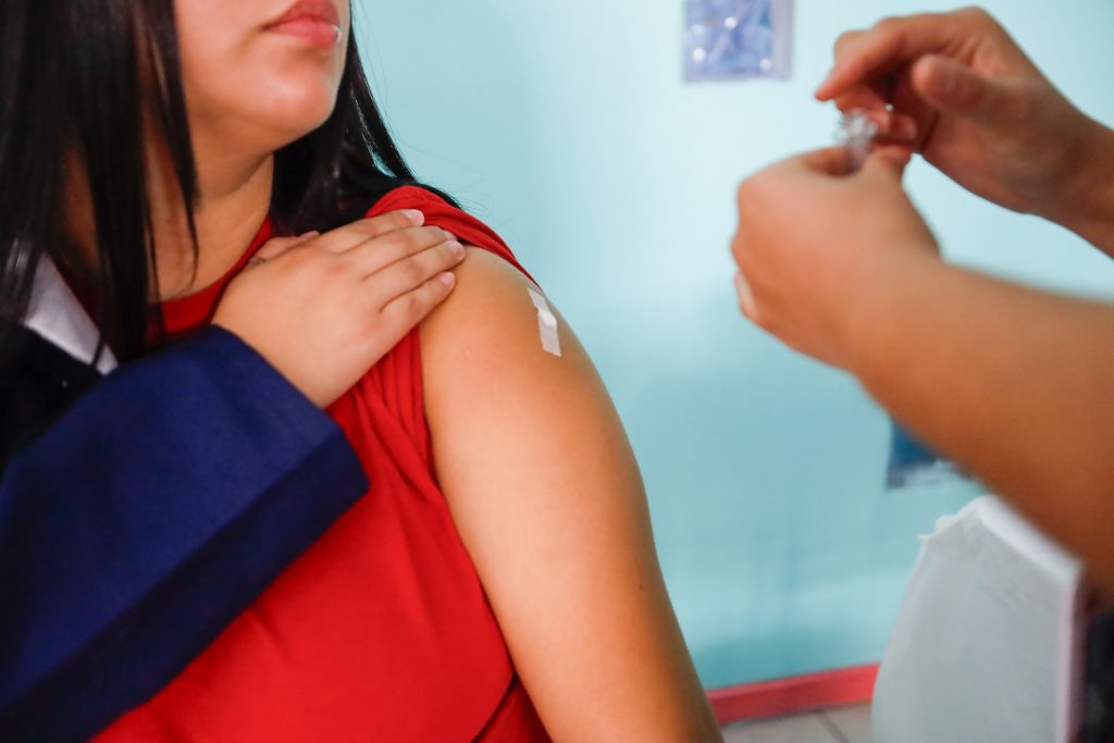 Campaña de Invierno 2026: Influenza A sigue al alza y autoridades llaman a vacunarse