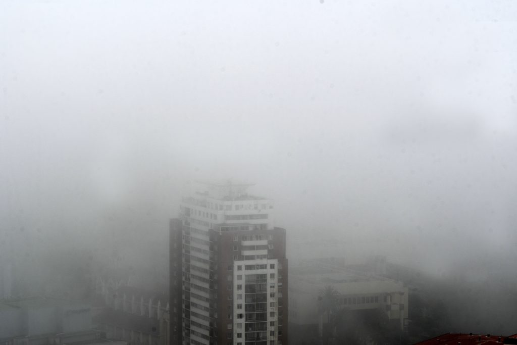 Precaución en Ruta 78: choque de vehículos y neblina complican tránsito hacia Santiago