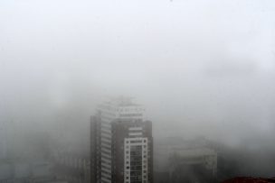Precaución en Ruta 78: choque de vehículos y neblina complican tránsito hacia Santiago