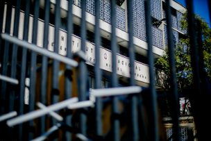 Incidentes en el Instituto Nacional generan cortes y desvíos en Alameda