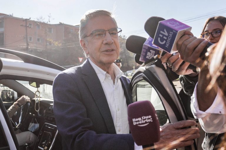 Joaquín Lavín llegó a Capitán Yáber para visitar a su hijo Joaquín Lavín León