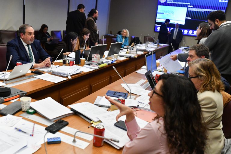 Tras una maratónica votación Comisión de Hacienda aprueba el Proyecto de Reconstrucción Nacional