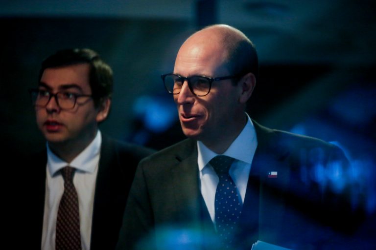 Ministro Arrau defiende gestión en seguridad: cifras de homicidio son 