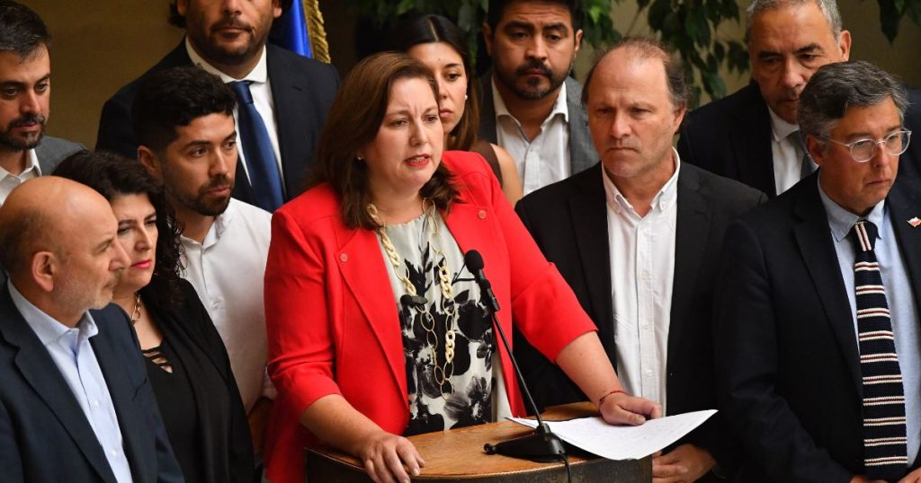 Oposición critica al gobierno tras cambio de gabinete: “La política no es para estudiantes en práctica”
