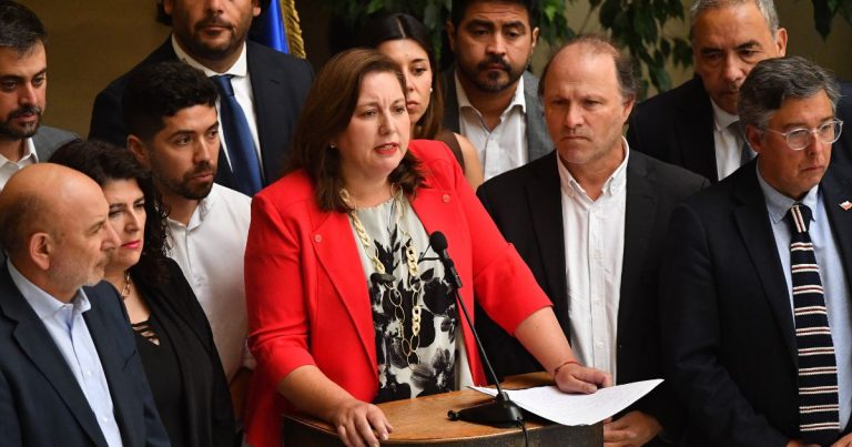 Oposición arremete contra el gobierno por cambio de gabinete: “La política no es para estudiantes en práctica”