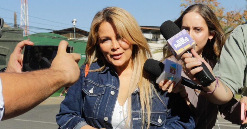 Cathy Barriga visita a Joaquín Lavín León en Capitán Yáber: “Dentro de todo está bien”