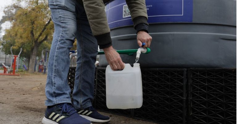Aguas Andinas informa reposición parcial de suministro debido a problemas hidráulicos en un tramo