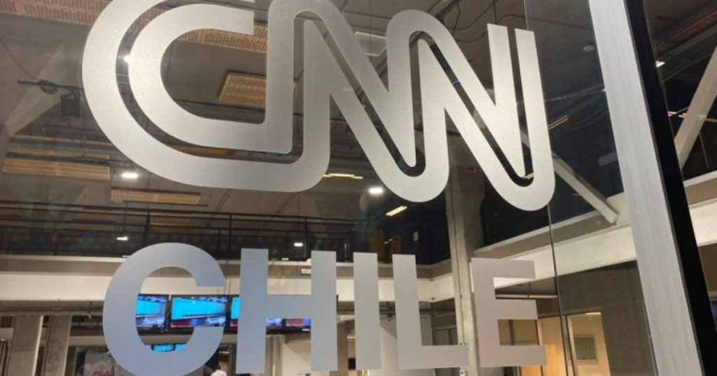 Destacado periodista confirmó su salida de CNN Chile en vivo: “Se termina un viaje”