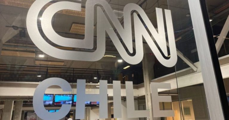 Destacado periodista confirmó su salida de CNN Chile en vivo: “Se termina un viaje”