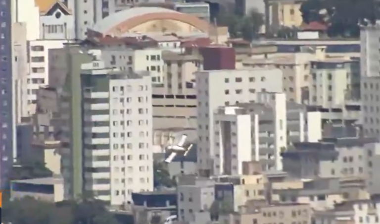 VIDEO: Avioneta se estrella contra un edificio residencial en Brasil: Reportan al menos dos muertos