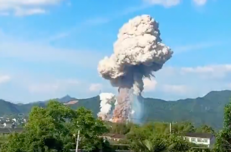 Casi 30 muertos y más de 60 heridos tras explosión en una fábrica de fuegos artificiales en China
