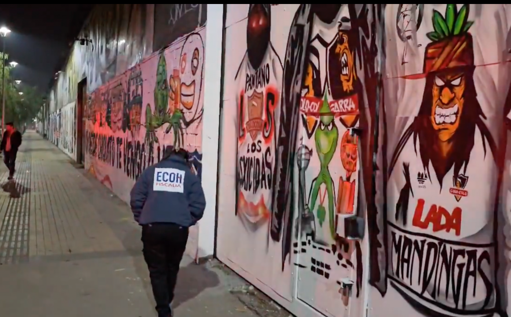 Barristas de Colo Colo son baleados mientras pintaban mural en La Pintana