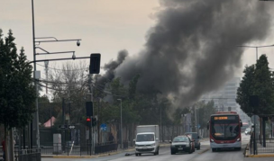 Incendio en una vivienda provoca gigantesca columna de humo en Independencia