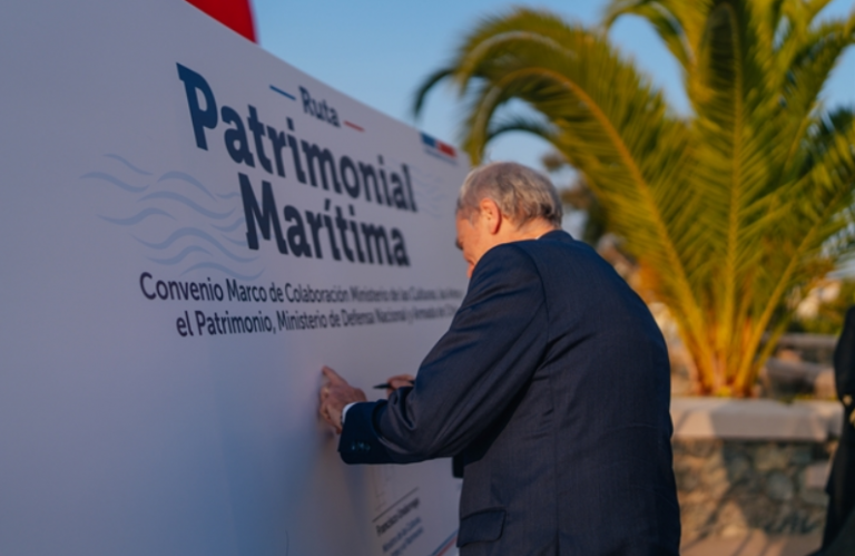 Presidente Kast firma de convenio entre Defensa, Culturas y Armada 
