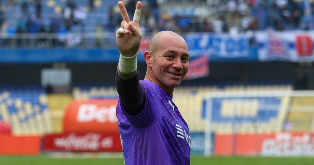 Universidad Católica rescata empate ante la Udec en un partidazo bajo la lluvia: Melo tapó dos penales seguidos