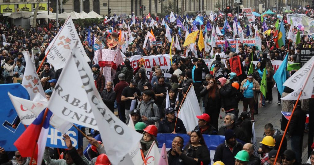 Carabineros reporta 35 detenidos y 60 eventos en balance por Día del Trabajador