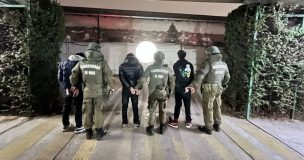 Encerrona frustrada en Renca: Carabineros detuvo a tres adolescentes que portaban réplica de subfusil
