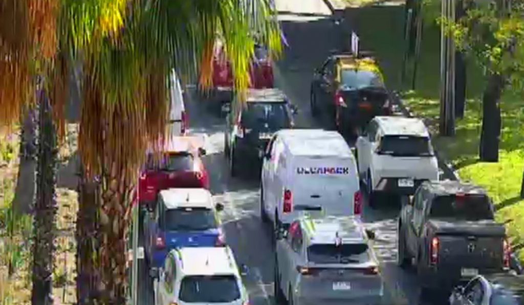 Reportan congestión en Las Condes por trabajos en Av. Manquehue al norte