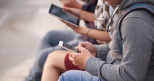 Estudio alerta que redes sociales superan a la familia como principal influencia emocional entre adolescentes