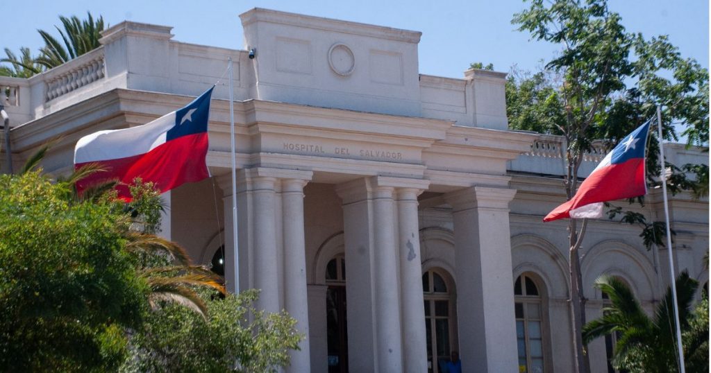 Encuentran a paciente que huyó desde el Hospital del Salvador por pozos subterráneos