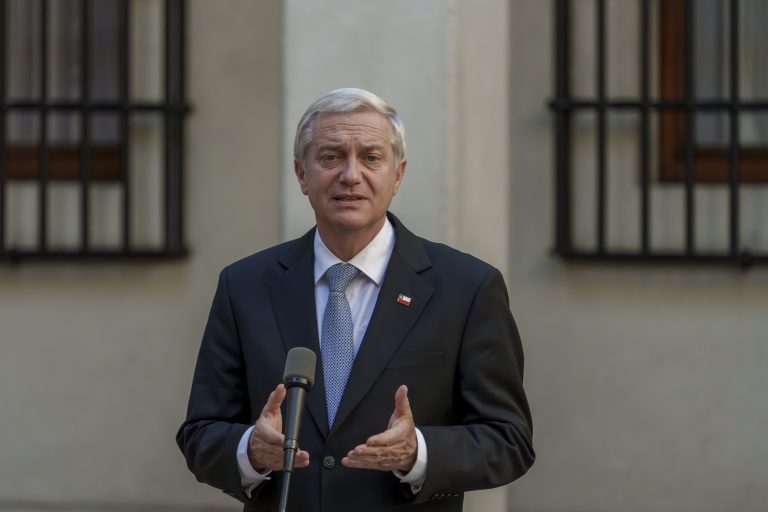 Aprobación del Presidente Kast se mantiene en 39% y un 55% tiene interés en la Cuenta Pública