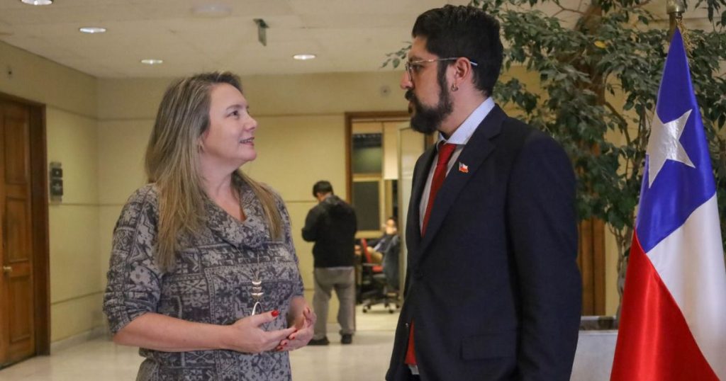 Diputados de la RM exigen urgencia a ley contra “motochorros” y piden catalogar delito como “secuestro digital”