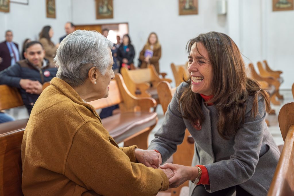 Primera Dama visita hogar de Fundación Las Rosas en Viña del Mar