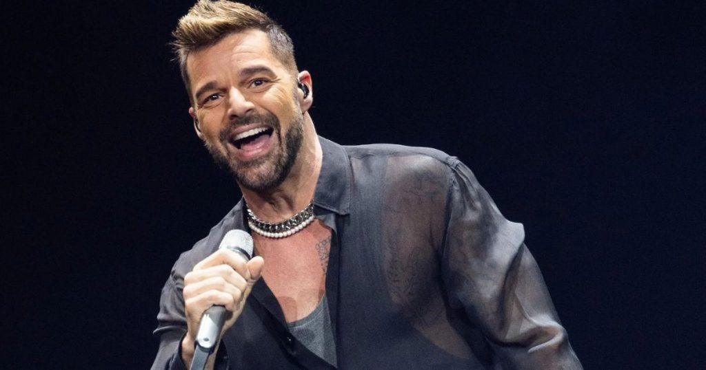 Lanzan gas lacrimógeno en pleno concierto de Ricky Martin y show debió ser interrumpido