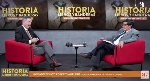 Roberto Ampuero presentó libro con reflexiones sobre diplomacia y política chilena