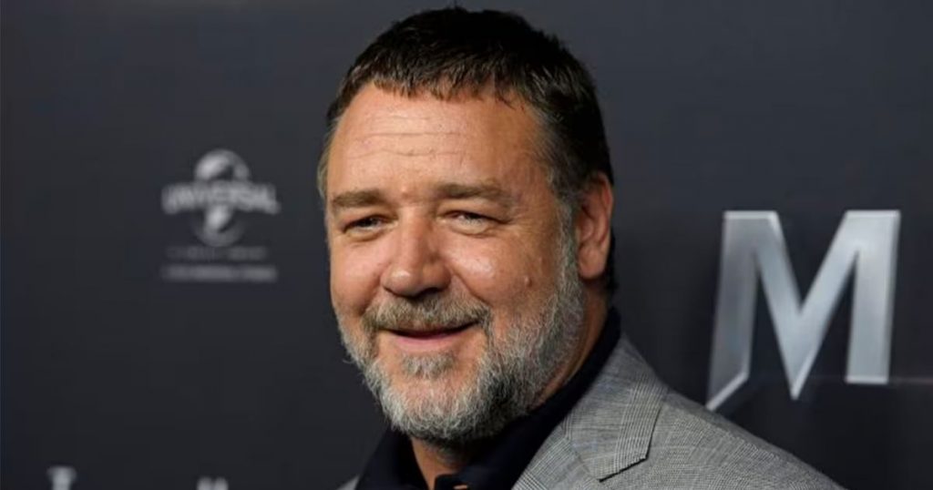 Russell Crowe responde tras ser criticado por su actitud con fans que le pedían autógrafos: “¿Cuál es su problema?”