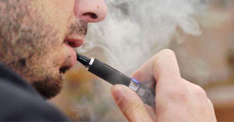 Día Mundial sin Tabaco y alerta por uso de vapeadores en jóvenes: 34% de escolares en Chile lo ha ocupado