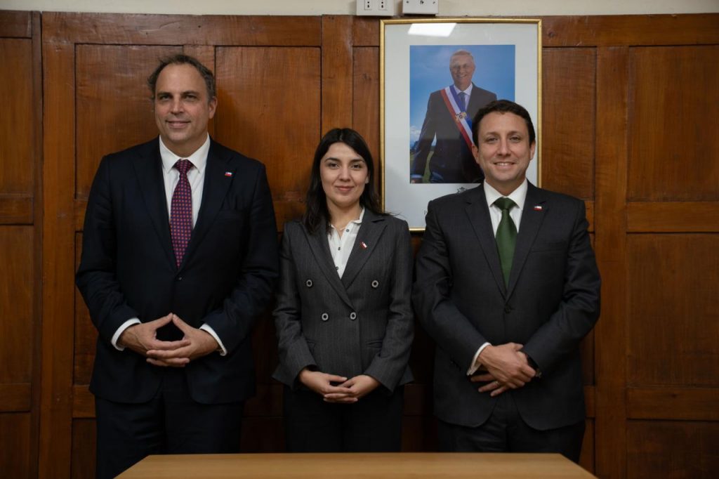 Ministra Marín se reúne con subsecretarios del Trabajo y Economía para enfrentar alza del desempleo femenino