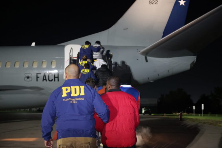 Gobierno concreta segundo vuelo con expulsados: 40 extranjeros deportados