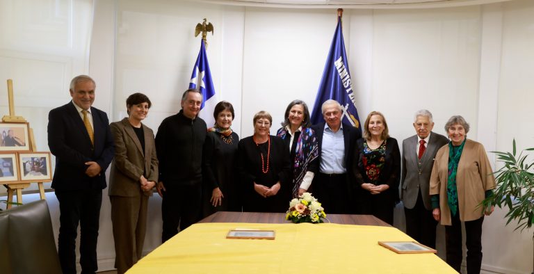 Ministra Chomali reúne a exministros de Salud: Bachelet, Mañalich y Aguilera entre los asistentes